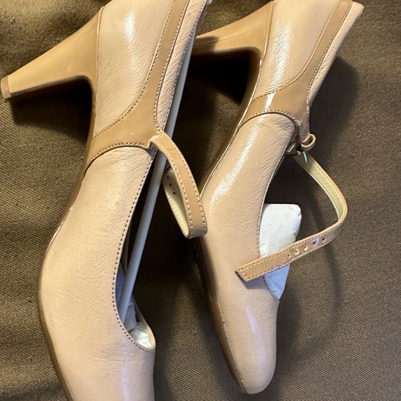 New in Box Naturalizer ORIANNE Mary Jane shoes Taupe/Beige sz 10 - Picture 3 of 5